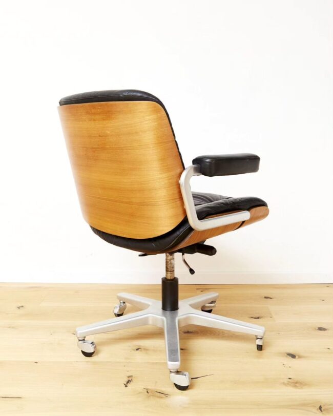 Modern Workspaces with Style and Substance